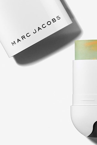 Стиккорректор Marc Jacobs Beauty Cover Stick Bright Now праймер и консилер | Vogue