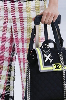 Модные чемоданы от Louis Vuitton GlobeTrotter Stella McCartney Chanel Dolce  Gabbana | Vogue