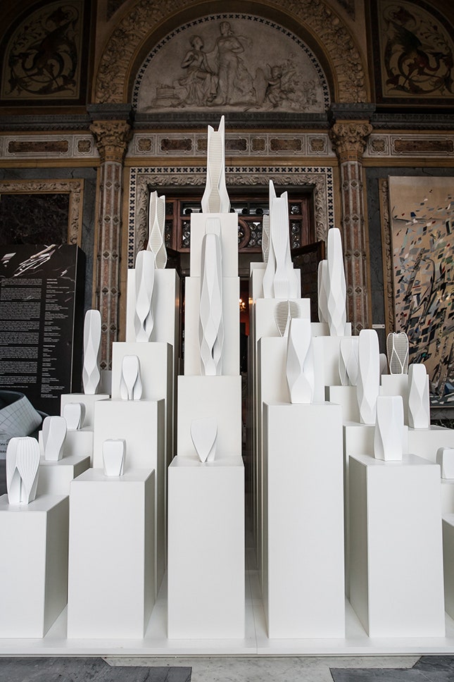 Выставка Захи Хадид в Венеции фото с открытия экспозиции в Палаццо Франкетти | Vogue