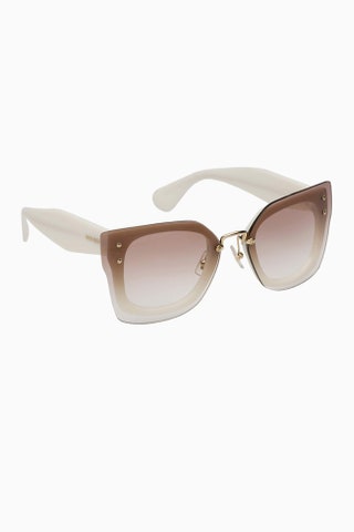 Miu Miu €270 магазины Miu Miu.