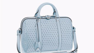 Обновленная модель сумки SC Bag от Louis Vuitton в пастельном голубом и черном цвете | Vogue
