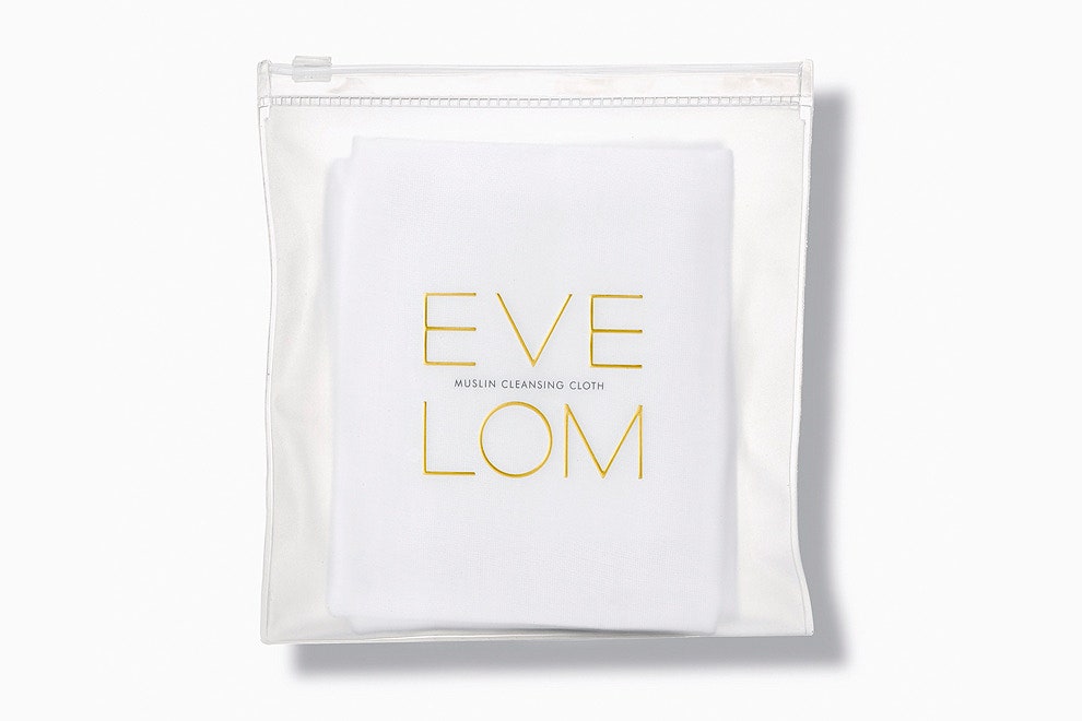 Бальзам Eve Lom The Cleanser с целебными эфирными маслами для полного очищения кожи | Vogue
