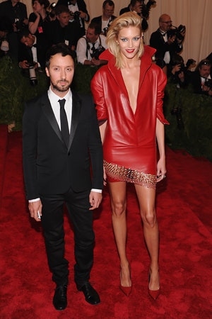 Энтони Ваккарелло занял пост креативного директора Saint Laurent оставив Versus Versace | Vogue