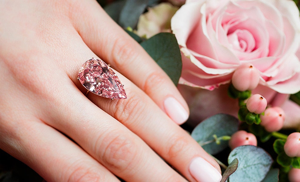 Розовый грушевидный бриллиант весом 15 карат будет продан на торгах Sotheby's | Vogue