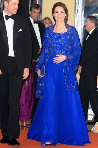 В платье Jenny Packham на приеме в честь прибытия пары в Индию.
