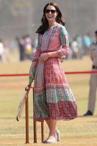 В платье Anita Dongre на игре в крикет в Мумбае.