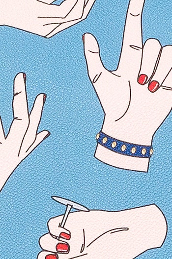 Летние сумки Trussardi Gestures посвященные итальянской жестикуляции | Vogue