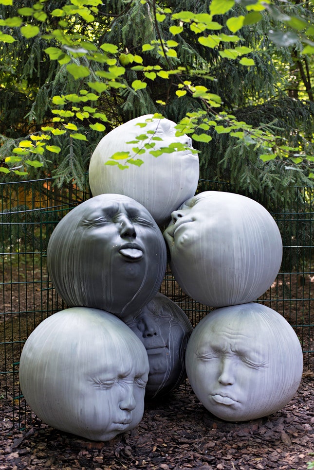 Сад Марины Лебедевой парк с оленями и современной уличной скульптурой | Vogue