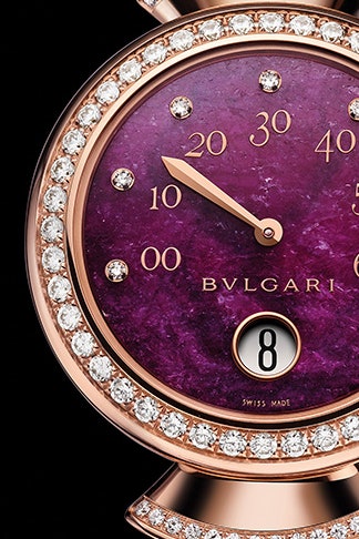Часы Bvlgari Diva's Dream с лазуритом и рубиновым корундом | Vogue