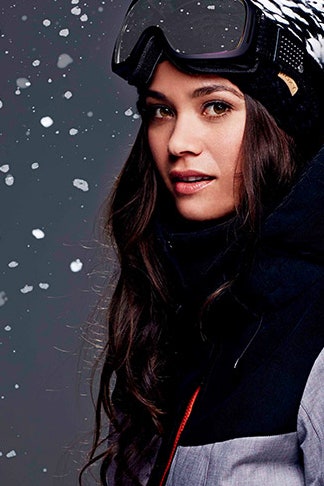 Одежда Roxy для зимы в городе и занятий горными лыжами | Vogue