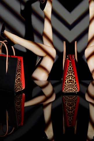 Новая коллекция сумок Christian Louboutin в духе бурлеска