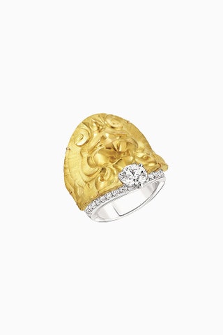 Кольцо Lion Antique из белого и желтого золота с бриллиантами.