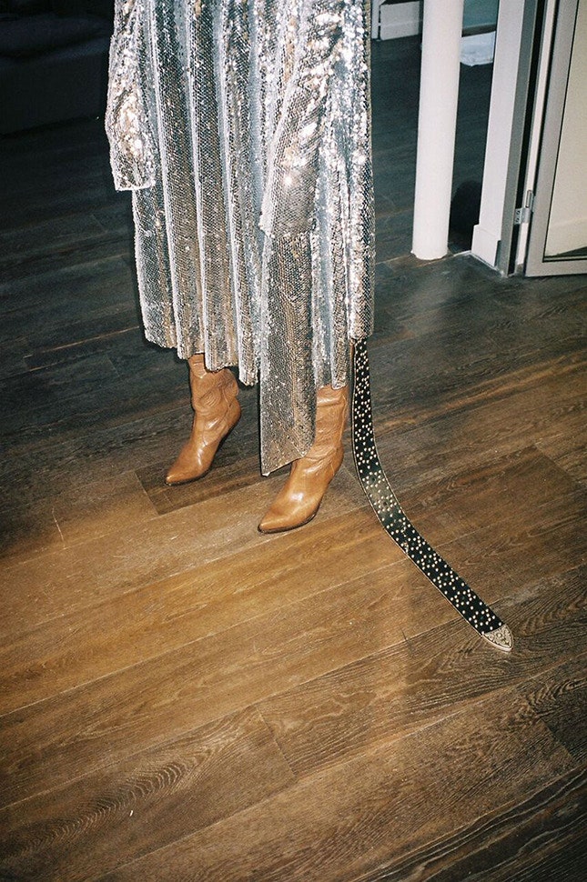 Платье с пайетками из весенней коллекции Vetements с чем носить и где купить | Vogue