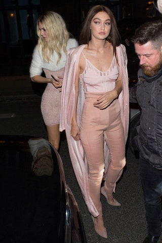 Джиджи Хадид в Balmain.