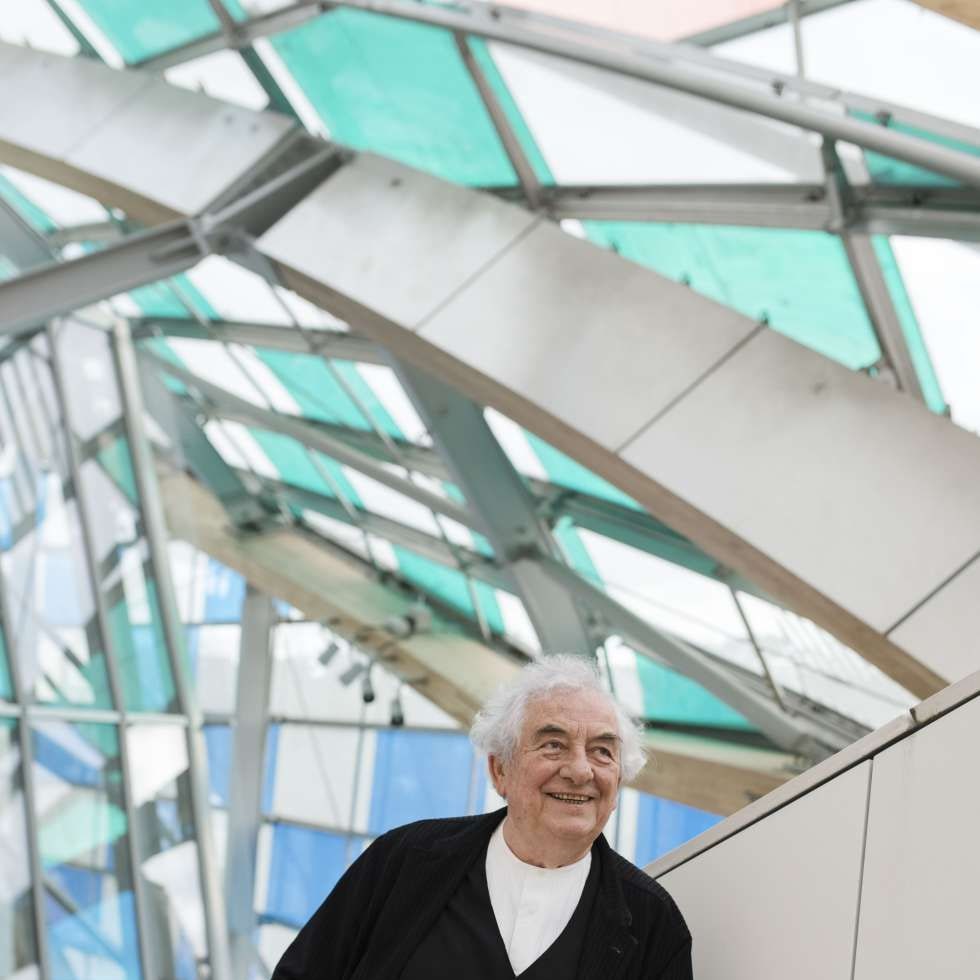 Даниэль Бюрен создал световую инсталляцию «на крыше» Фонда Louis Vuitton