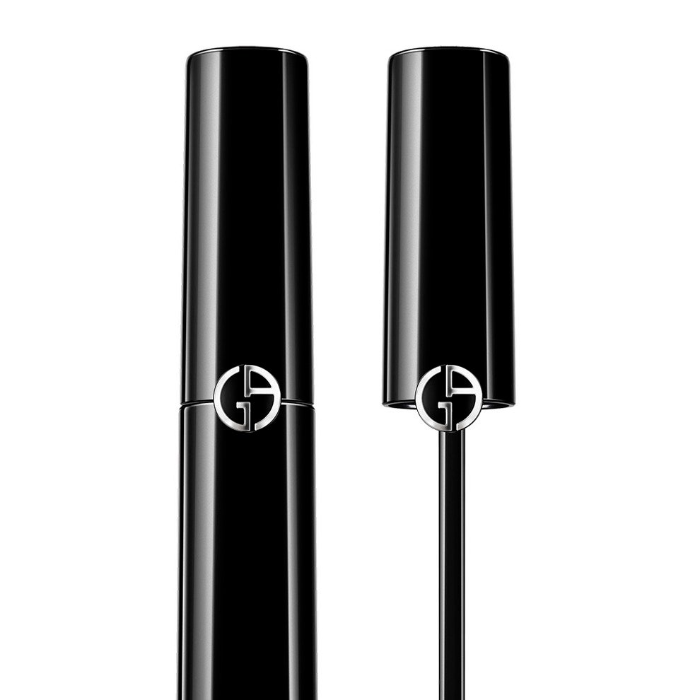 Подобное автомобильному, лаковое покрытие губ Giorgio Armani