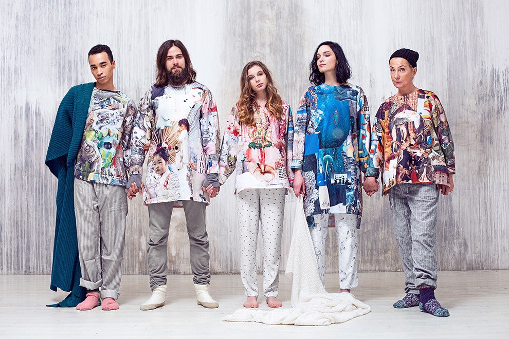 Домашняя одежда GO коллекция свитшотов с принтами по мотивам фильма «Дом» | Vogue