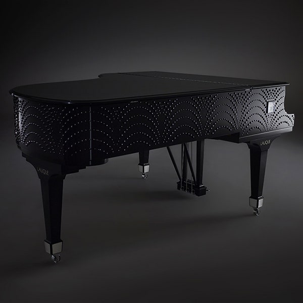 Рояль Masque de Femme &- шедевр мастеров хрустального дела Lalique и компании Steinway & Sons