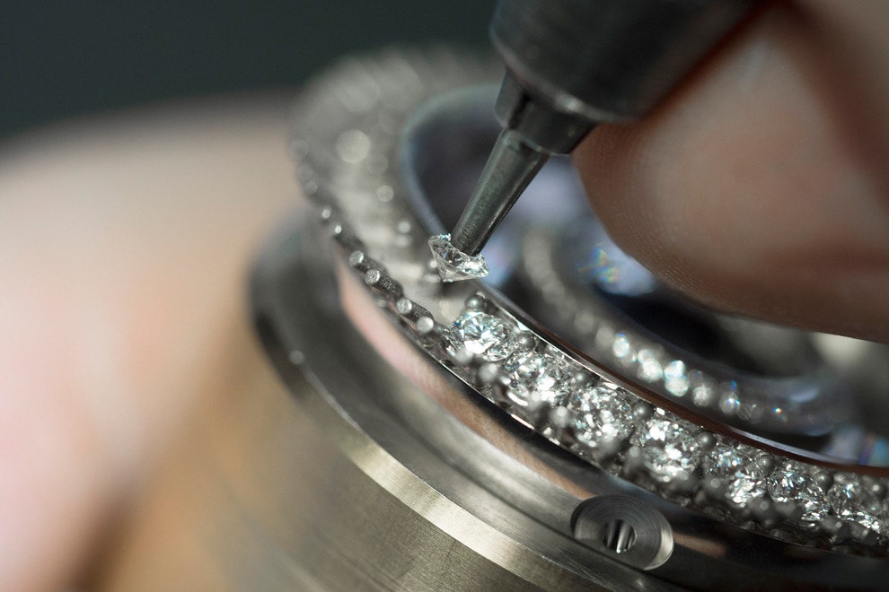 Часам Chopard Happy Diamonds с «плавающими» бриллиантами исполнилось 40 лет | Vogue