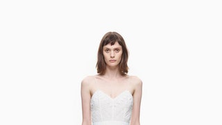 В платье белом первая свадебная коллекция марки SelfPortrait