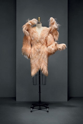 Платье Iris van Herpen Couture осеньзима 20132014. Фото The Metropolitan Museum of Art.