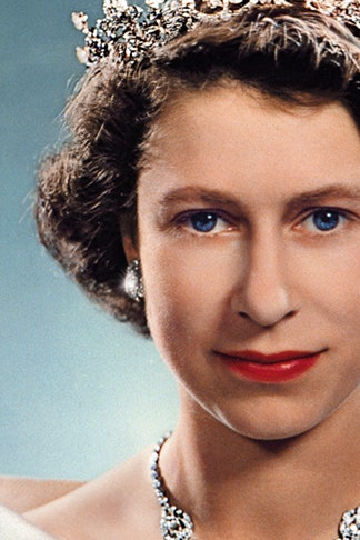 Фото королевы Елизаветы II в альбоме Taschen к 90летию монаршей особы | Vogue