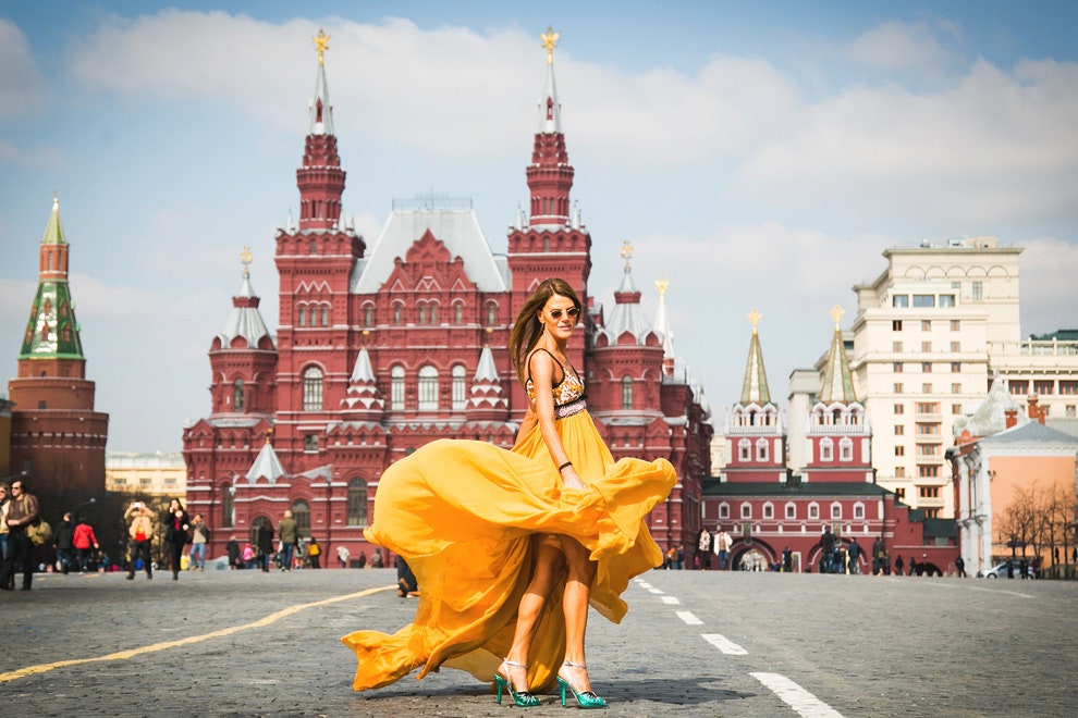 Анна Делло Руссо фото в Москве в лучших летних платьях из ассортимента ЦУМа | Vogue