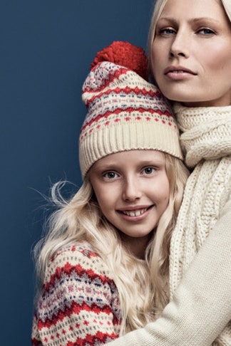 Как выбрать подарок на новый год одежда и аксессуары в магазинах Gap | Vogue
