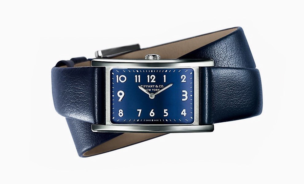 Часы Tiffany  Co. East West с прямоугольным корпусом и горизонтальной ориентацией циферблата | Vogue