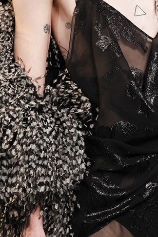 Вечерние платья в бельевом стиле фото Дакоты Джонсон и других звезд в платьяхкомбинациях | Vogue