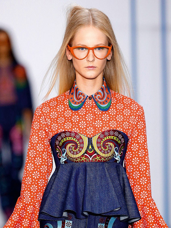 Гикшик модные очки с крупной оправой и макияж под них как на показах Gucci Emilio Pucci | Vogue