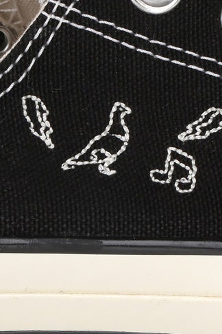 Кеды Converse All Star Chuck 70 от Maison Labiche с вышивкой в честь фестиваля Pitchfork | Vogue