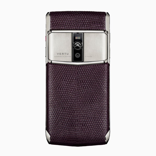 Мощнейший в истории Vertu смартфон с отделкой из редких видов кожи