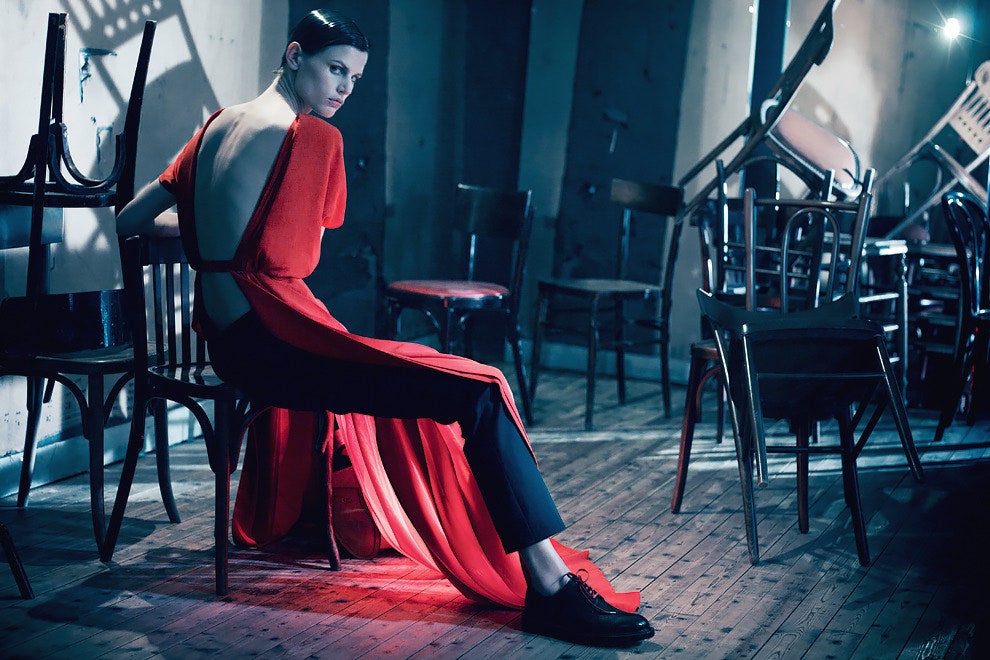 Red in Vogue коллекционный номер журнала  «Красная книга» с лучшими модными фотографиями | Vogue