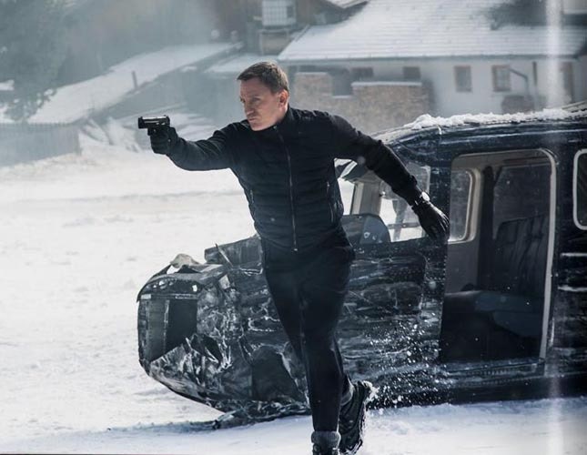 Альбом о Бонде The James Bond Archives с закулисными кадрами бондианы | Vogue
