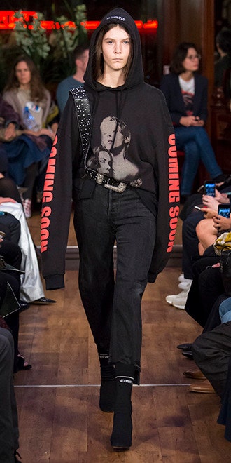 Модные худи на показах Гоши Рубчинского и в магазинах где купить толстовку с капюшоном | Vogue