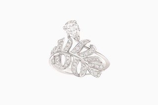 Кольцо Plume de Chanel из белого золота с бриллиантами.