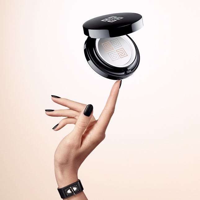 Обновленный тональный флюид Givenchy Teint Couture Cushion
