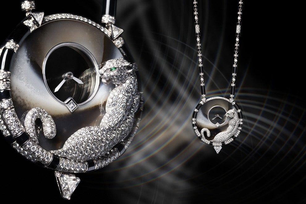 Триумфальное возвращение медальона с часами — драгоценная инициатива Cartier