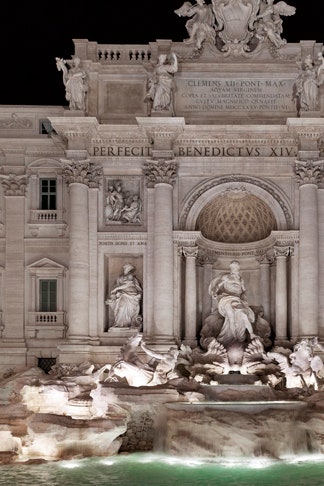 Модный Дом Fendi вернул Риму фонтан Треви