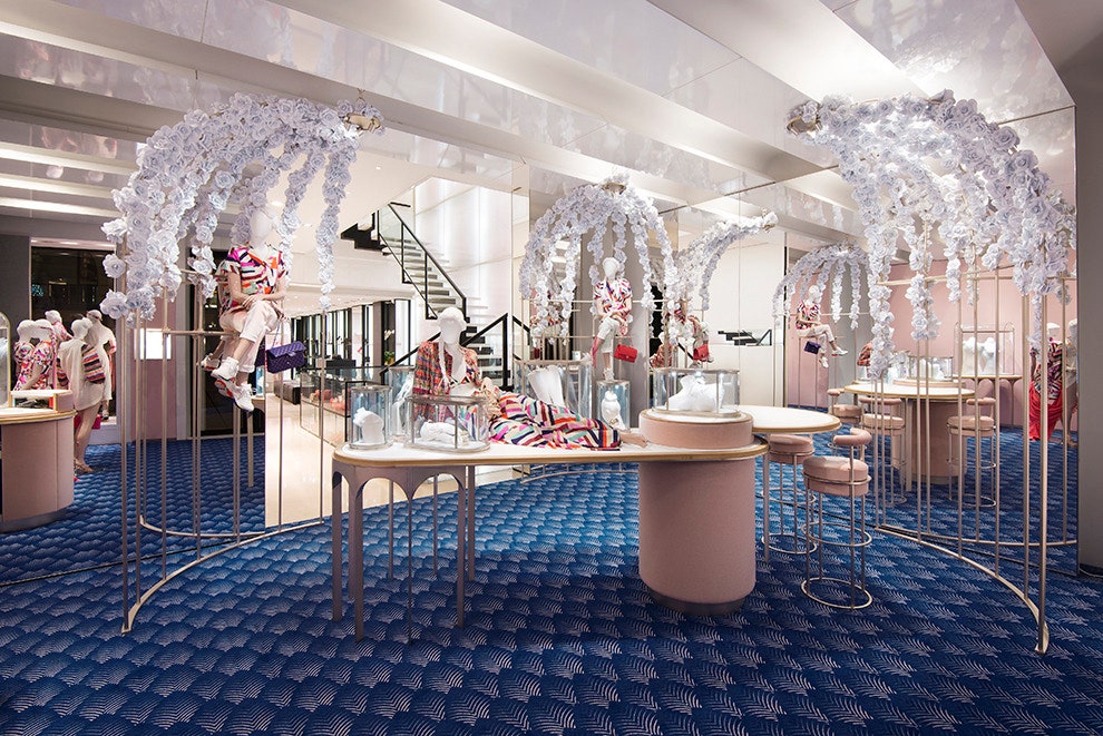 Chanel открыл временный ювелирный бутик в Париже на Faubourg SaintHonor | Vogue