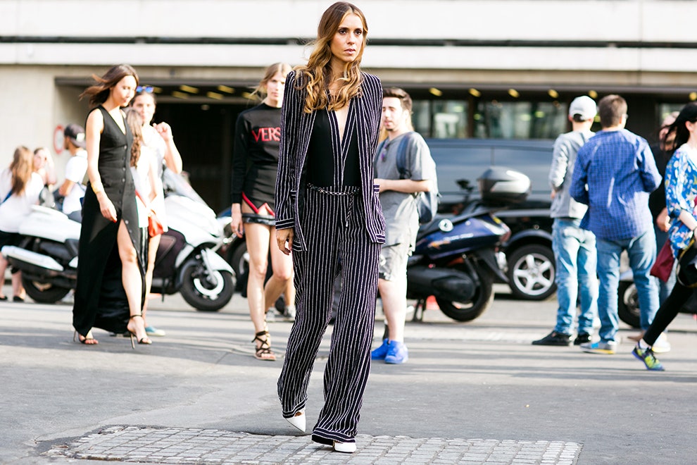 Неделя Высокой моды в Париже стритстайл фото Наташи Гольденберг и других знаменитостей | Vogue