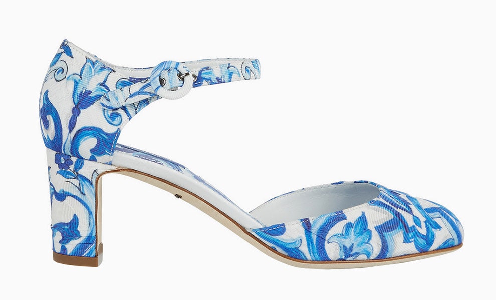 Туфли Dolce  Gabbana за прозрачными дверцами каблуков  Святейшее Сердце | Vogue