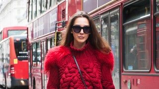 С чем носить теплый свитер стритстайл фото удачных осенних образов | Vogue