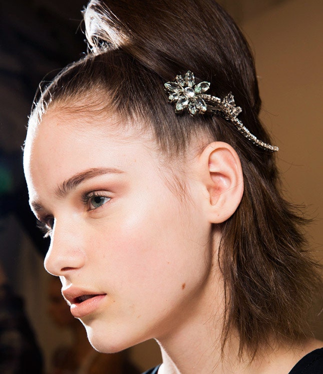 Украшения для волос ободки повязки заколки и гребни для выпускного вечера | Vogue
