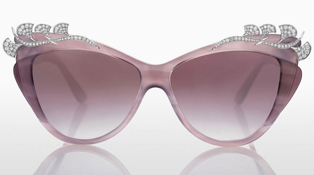 Солнечные очки Diva napi от Bvlgari розовый цвет и украшение из белого золота с бриллиантами | Vogue