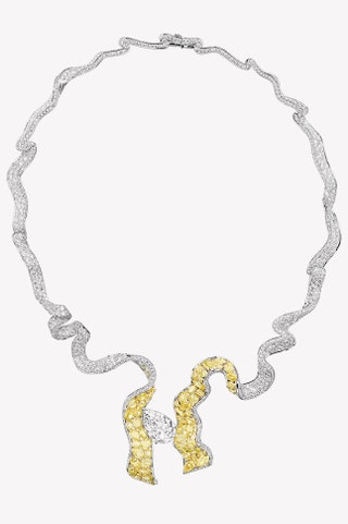 Колье Denoue из белого и желтого золота с бриллиантами бесцветными и желтыми.