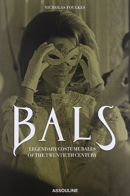 История костюмированных балов XX столетия в книге Bals