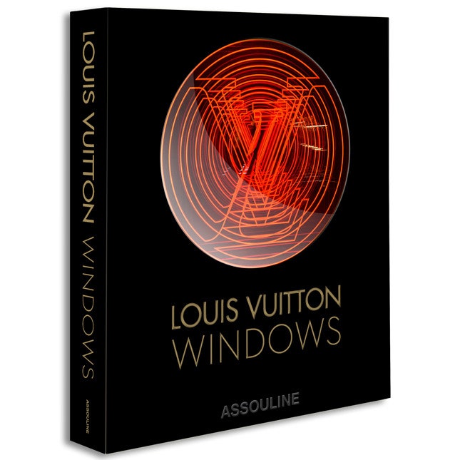 Книга о витринах Louis Vuitton