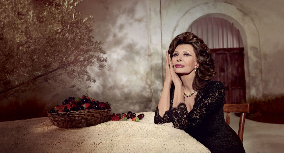 Sophia Loren № 1 Dolce  Gabbana посвятили помаду Софии Лорен | Vogue